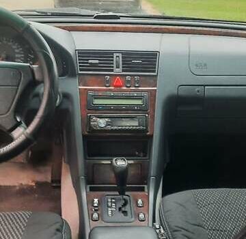 Мерседес Ц-Класс 1997 в Киеве на Automoto.ua Синий Мерседес Ц-Класс, объемом двигателя 2 л и пробегом 405 тыс. км за 2200 $, фото 13 на Automoto.ua