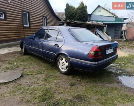 Синій Мерседес Ц-Клас, об'ємом двигуна 2 л та пробігом 280 тис. км за 1200 $, фото 2 на Automoto.ua