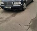 Синій Мерседес Ц-Клас, об'ємом двигуна 2 л та пробігом 405 тис. км за 2200 $, фото 1 на Automoto.ua