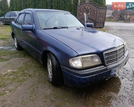Синій Мерседес Ц-Клас, об'ємом двигуна 2 л та пробігом 280 тис. км за 1200 $, фото 3 на Automoto.ua