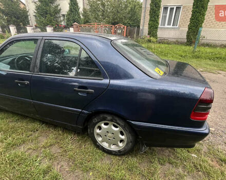 Синий Мерседес Ц-Класс, объемом двигателя 1.8 л и пробегом 244 тыс. км за 3800 $, фото 2 на Automoto.ua