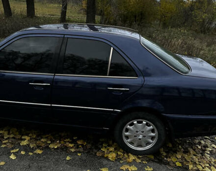 Мерседес Ц-Клас 1997 у Ромнах на Automoto.ua Синій Мерседес Ц-Клас, об'ємом двигуна 2.5 л та пробігом 500 тис. км за 2999 $, фото 4 на Automoto.ua