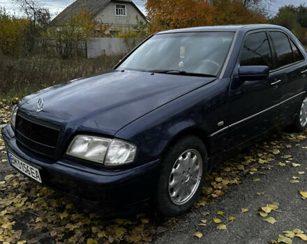 Мерседес Ц-Клас 1997 у Ромнах на Automoto.ua Синій Мерседес Ц-Клас, об'ємом двигуна 2.5 л та пробігом 500 тис. км за 2999 $, фото 2 на Automoto.ua