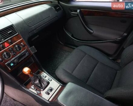 Синій Мерседес Ц-Клас, об'ємом двигуна 2 л та пробігом 320 тис. км за 3300 $, фото 6 на Automoto.ua