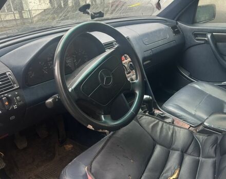 Синій Мерседес Ц-Клас, об'ємом двигуна 1.8 л та пробігом 200 тис. км за 1538 $, фото 4 на Automoto.ua