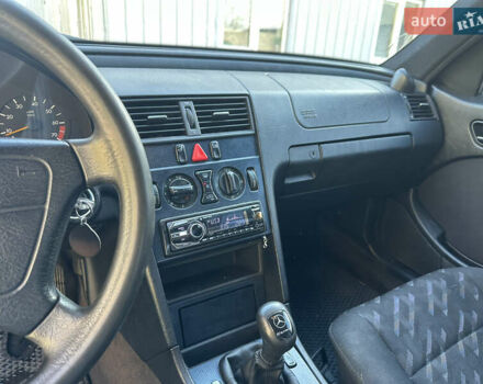 Синій Мерседес Ц-Клас, об'ємом двигуна 1.8 л та пробігом 411 тис. км за 2100 $, фото 7 на Automoto.ua