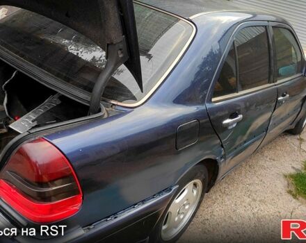 Синий Мерседес Ц-Класс, объемом двигателя 2.8 л и пробегом 330 тыс. км за 1600 $, фото 2 на Automoto.ua