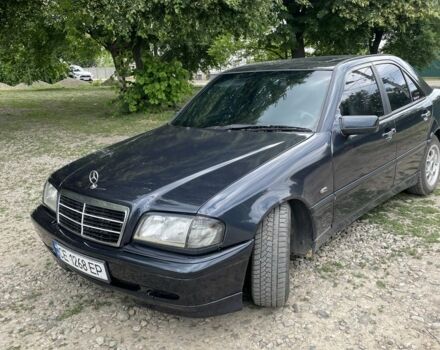 Синий Мерседес Ц-Класс, объемом двигателя 1.8 л и пробегом 380 тыс. км за 3500 $, фото 1 на Automoto.ua