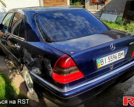 Синий Мерседес Ц-Класс, объемом двигателя 2.8 л и пробегом 330 тыс. км за 1600 $, фото 8 на Automoto.ua
