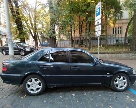 Синий Мерседес Ц-Класс, объемом двигателя 1.8 л и пробегом 537 тыс. км за 3300 $, фото 7 на Automoto.ua