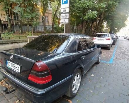 Синий Мерседес Ц-Класс, объемом двигателя 1.8 л и пробегом 537 тыс. км за 3300 $, фото 5 на Automoto.ua