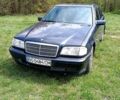 Синий Мерседес Ц-Класс, объемом двигателя 2 л и пробегом 342 тыс. км за 1300 $, фото 1 на Automoto.ua