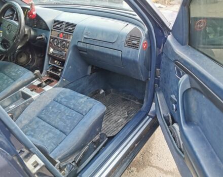 Синій Мерседес Ц-Клас, об'ємом двигуна 2 л та пробігом 420 тис. км за 850 $, фото 7 на Automoto.ua
