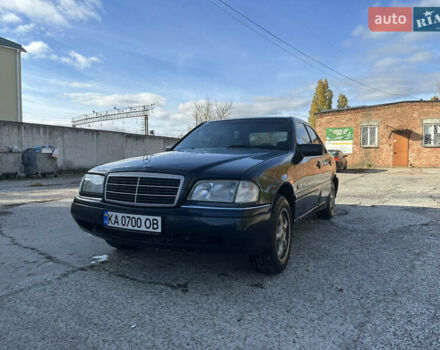 Синій Мерседес Ц-Клас, об'ємом двигуна 1.8 л та пробігом 411 тис. км за 2100 $, фото 4 на Automoto.ua