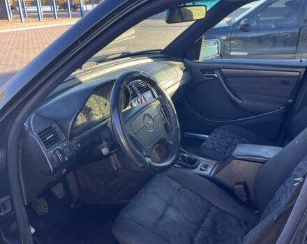 Синий Мерседес Ц-Класс, объемом двигателя 1.8 л и пробегом 298 тыс. км за 2000 $, фото 4 на Automoto.ua