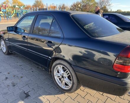 Синий Мерседес Ц-Класс, объемом двигателя 1.8 л и пробегом 298 тыс. км за 2000 $, фото 2 на Automoto.ua