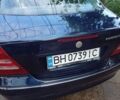 Синій Мерседес Ц-Клас, об'ємом двигуна 2 л та пробігом 330 тис. км за 3500 $, фото 1 на Automoto.ua