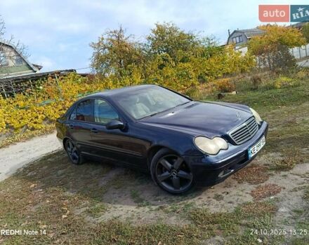 Мерседес Ц-Клас 2000 у Кам'янське (Дніпродзержинськ) на Automoto.ua Синій Мерседес Ц-Клас, об'ємом двигуна 2.15 л та пробігом 330 тис. км за 4450 $, фото 5 на Automoto.ua