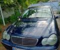 Синій Мерседес Ц-Клас, об'ємом двигуна 2 л та пробігом 300 тис. км за 3200 $, фото 1 на Automoto.ua