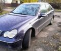 Синій Мерседес Ц-Клас, об'ємом двигуна 2.2 л та пробігом 330 тис. км за 2900 $, фото 1 на Automoto.ua