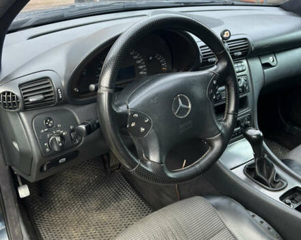 Синий Мерседес Ц-Класс, объемом двигателя 2.15 л и пробегом 394 тыс. км за 3500 $, фото 8 на Automoto.ua