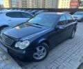 Синій Мерседес Ц-Клас, об'ємом двигуна 2 л та пробігом 343 тис. км за 4700 $, фото 1 на Automoto.ua