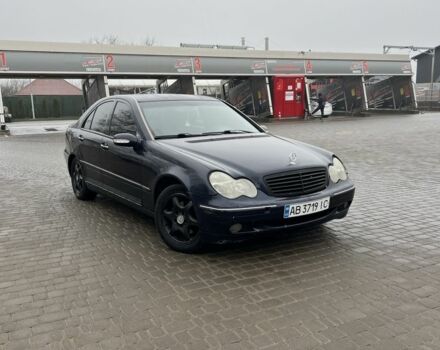Синій Мерседес Ц-Клас, об'ємом двигуна 2 л та пробігом 320 тис. км за 2500 $, фото 1 на Automoto.ua