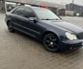 Синій Мерседес Ц-Клас, об'ємом двигуна 2 л та пробігом 320 тис. км за 2500 $, фото 1 на Automoto.ua