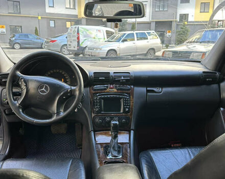 Мерседес Ц-Клас 2000 у Івано-Франківську на Automoto.ua Синій Мерседес Ц-Клас, об'ємом двигуна 2 л та пробігом 250 тис. км за 4000 $, фото 16 на Automoto.ua