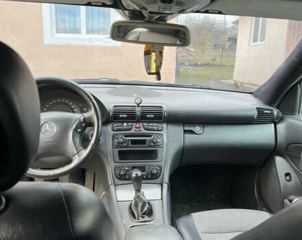 Синий Мерседес Ц-Класс, объемом двигателя 2.15 л и пробегом 394 тыс. км за 3500 $, фото 5 на Automoto.ua