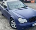 Синій Мерседес Ц-Клас, об'ємом двигуна 2 л та пробігом 330 тис. км за 4500 $, фото 1 на Automoto.ua