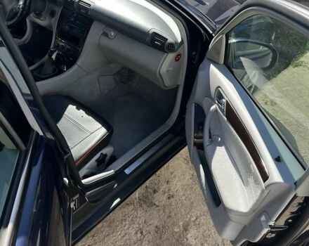 Синій Мерседес Ц-Клас, об'ємом двигуна 2 л та пробігом 340 тис. км за 4400 $, фото 3 на Automoto.ua
