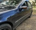 Синій Мерседес Ц-Клас, об'ємом двигуна 2 л та пробігом 388 тис. км за 3500 $, фото 1 на Automoto.ua