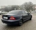 Синій Мерседес Ц-Клас, об'ємом двигуна 2 л та пробігом 320 тис. км за 2500 $, фото 3 на Automoto.ua