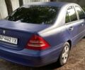 Синій Мерседес Ц-Клас, об'ємом двигуна 2 л та пробігом 330 тис. км за 4500 $, фото 5 на Automoto.ua