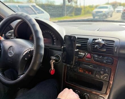 Синий Мерседес Ц-Класс, объемом двигателя 2 л и пробегом 3 тыс. км за 4600 $, фото 3 на Automoto.ua