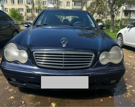Синій Мерседес Ц-Клас, об'ємом двигуна 2 л та пробігом 388 тис. км за 3500 $, фото 4 на Automoto.ua