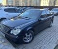 Синій Мерседес Ц-Клас, об'ємом двигуна 2 л та пробігом 343 тис. км за 4700 $, фото 1 на Automoto.ua