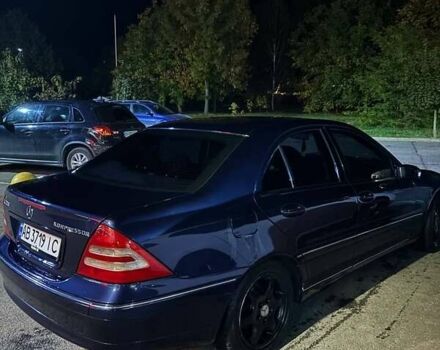 Синий Мерседес Ц-Класс, объемом двигателя 2 л и пробегом 320 тыс. км за 2500 $, фото 2 на Automoto.ua