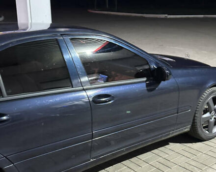 Синий Мерседес Ц-Класс, объемом двигателя 2.15 л и пробегом 563 тыс. км за 6300 $, фото 4 на Automoto.ua