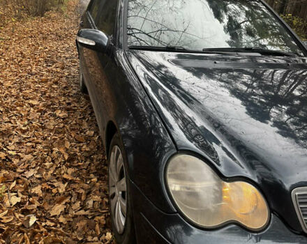 Синий Мерседес Ц-Класс, объемом двигателя 2.15 л и пробегом 370 тыс. км за 2400 $, фото 1 на Automoto.ua