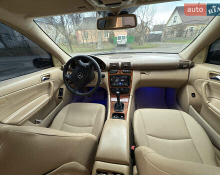 Синій Мерседес Ц-Клас, об'ємом двигуна 2 л та пробігом 305 тис. км за 4000 $, фото 15 на Automoto.ua