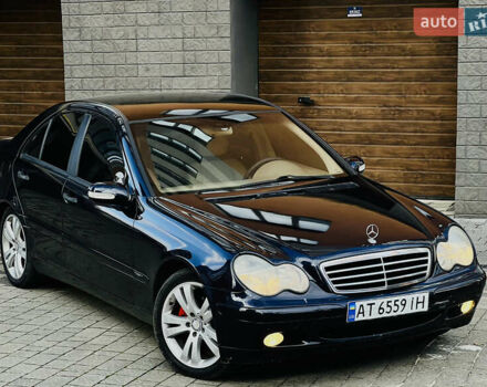 Синій Мерседес Ц-Клас, об'ємом двигуна 2 л та пробігом 295 тис. км за 3499 $, фото 2 на Automoto.ua