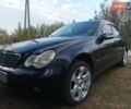 Синій Мерседес Ц-Клас, об'ємом двигуна 2 л та пробігом 276 тис. км за 5100 $, фото 1 на Automoto.ua
