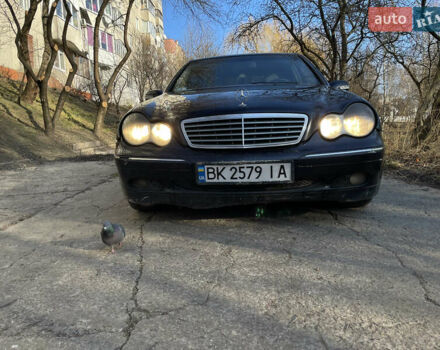 Синій Мерседес Ц-Клас, об'ємом двигуна 2.15 л та пробігом 300 тис. км за 4300 $, фото 12 на Automoto.ua