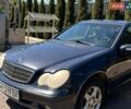 Синий Мерседес Ц-Класс, объемом двигателя 2 л и пробегом 387 тыс. км за 4000 $, фото 1 на Automoto.ua