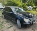 Синий Мерседес Ц-Класс, объемом двигателя 2 л и пробегом 310 тыс. км за 2500 $, фото 1 на Automoto.ua