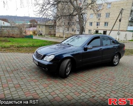 Синій Мерседес Ц-Клас, об'ємом двигуна 2 л та пробігом 268 тис. км за 4100 $, фото 1 на Automoto.ua