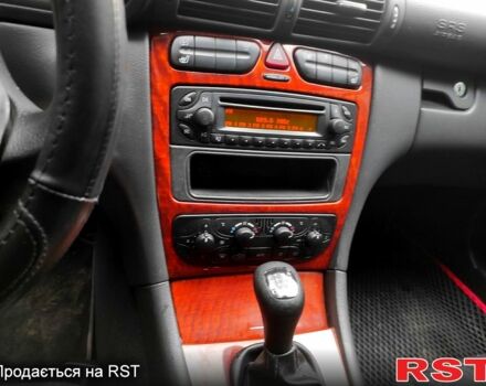 Синій Мерседес Ц-Клас, об'ємом двигуна 2 л та пробігом 268 тис. км за 4100 $, фото 9 на Automoto.ua