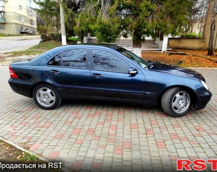 Синій Мерседес Ц-Клас, об'ємом двигуна 2 л та пробігом 268 тис. км за 4100 $, фото 5 на Automoto.ua
